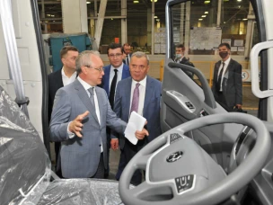 Юрий Борисов  и Глеб Никитин посетили Горьковский автозавод