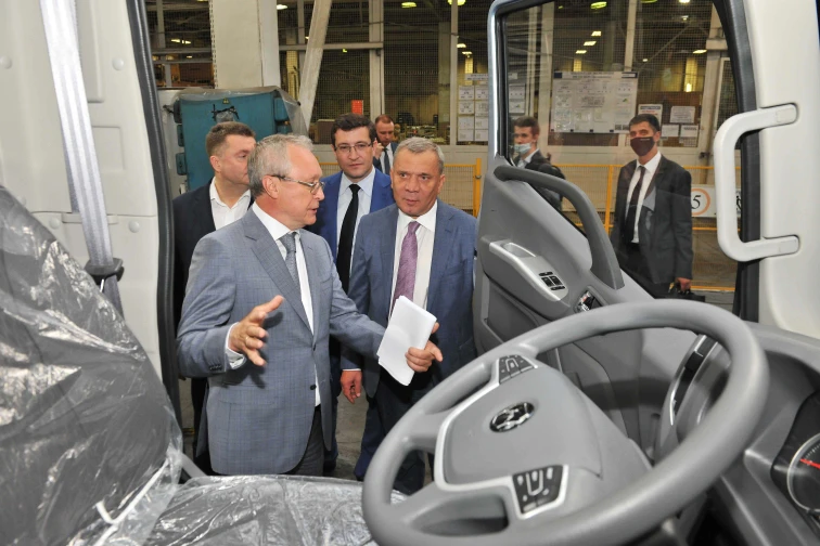 Юрий Борисов  и Глеб Никитин посетили Горьковский автозавод