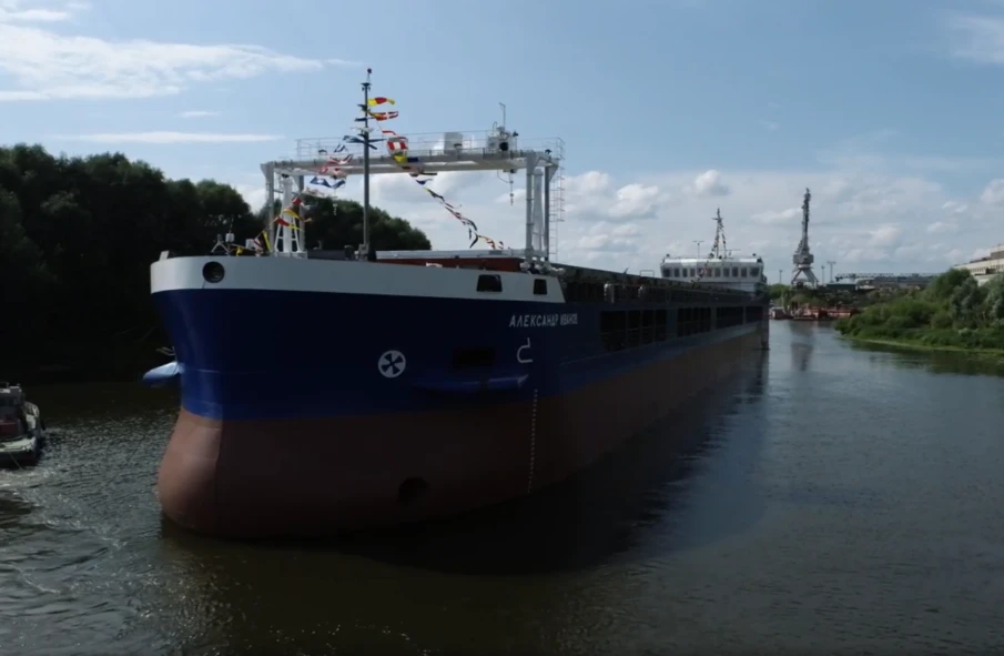 В Навашине спустили на воду сухогруз RSD59 «Александр Иванов»